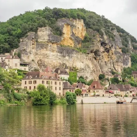 In The Dordogne With Shared Pool アパート